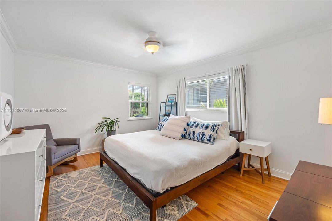 合同活跃: $5,750 (2 贝兹, 2 浴室, 1607 平方英尺)