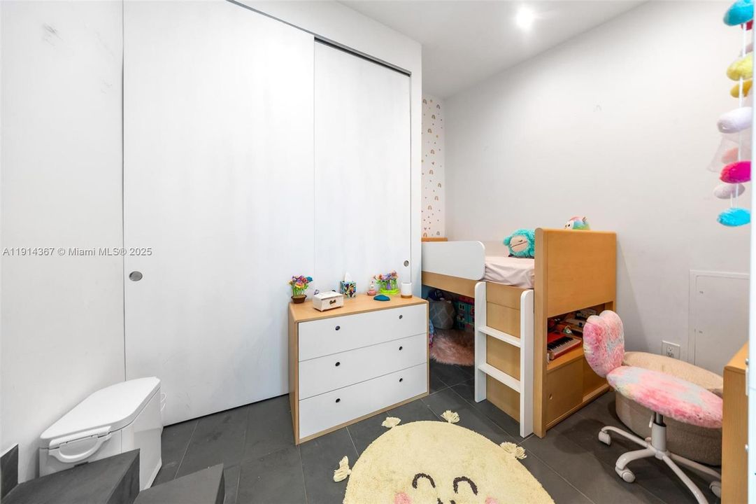 合同活跃: $5,750 (2 贝兹, 2 浴室, 1607 平方英尺)