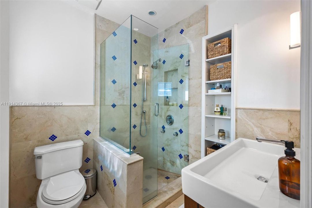 合同活跃: $5,750 (2 贝兹, 2 浴室, 1607 平方英尺)