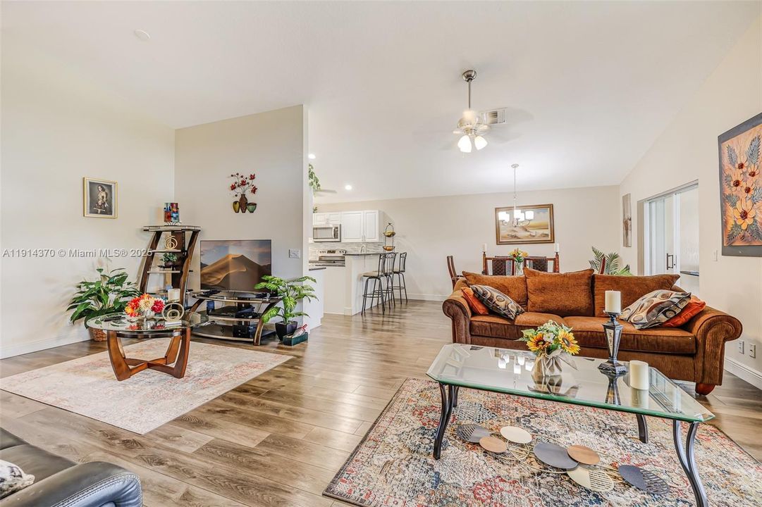 Active With Contract: $450,000 (3 beds, 2 baths, 1822 Square Feet)
