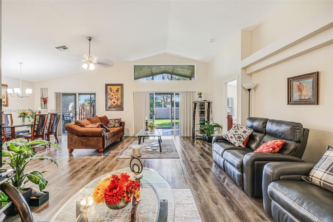 Active With Contract: $450,000 (3 beds, 2 baths, 1822 Square Feet)