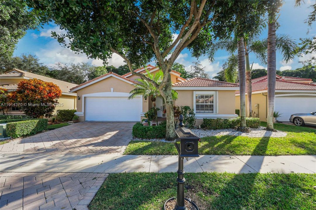 Active With Contract: $450,000 (3 beds, 2 baths, 1822 Square Feet)