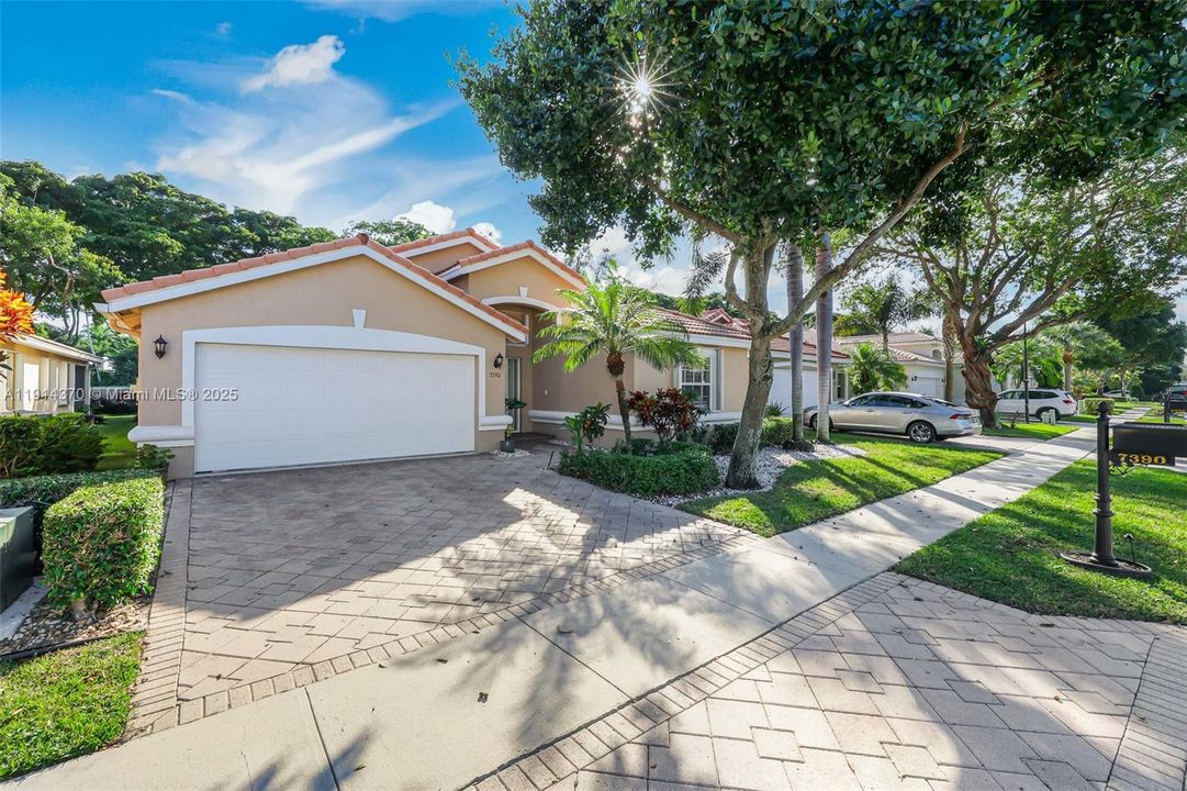 Active With Contract: $450,000 (3 beds, 2 baths, 1822 Square Feet)