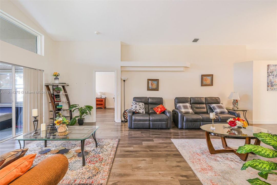 Active With Contract: $450,000 (3 beds, 2 baths, 1822 Square Feet)