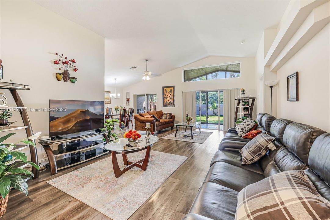 Active With Contract: $450,000 (3 beds, 2 baths, 1822 Square Feet)
