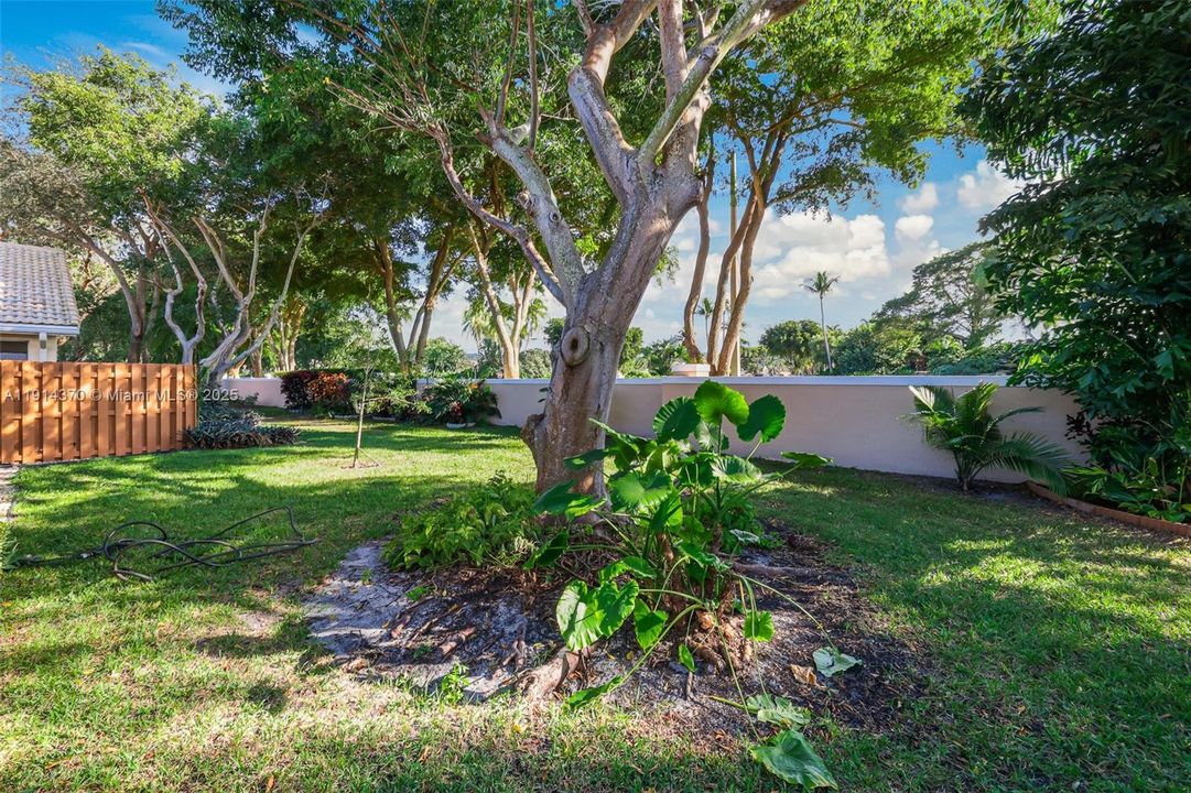 Active With Contract: $450,000 (3 beds, 2 baths, 1822 Square Feet)