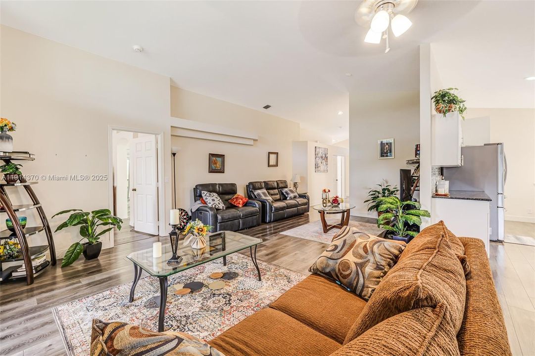 Active With Contract: $450,000 (3 beds, 2 baths, 1822 Square Feet)