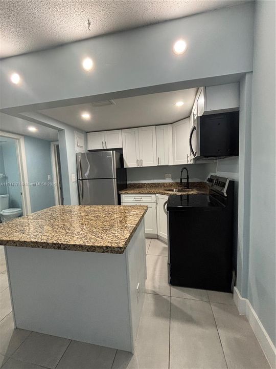 出租: $1,600 (1 贝兹, 1 浴室, 650 平方英尺)