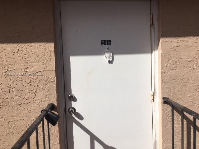 На продажу: $169,900 (2 спален, 1 ванн, 803 Квадратных фут)