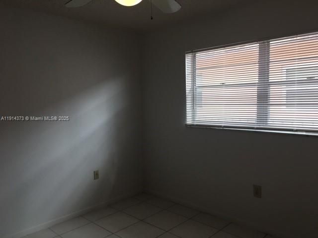 На продажу: $169,900 (2 спален, 1 ванн, 803 Квадратных фут)