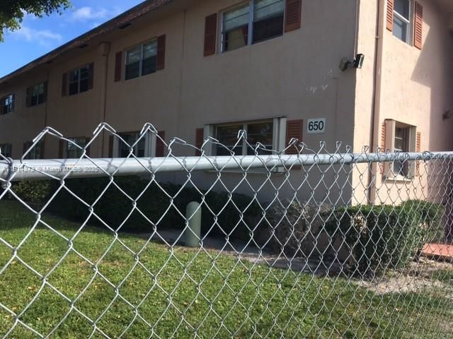 На продажу: $169,900 (2 спален, 1 ванн, 803 Квадратных фут)