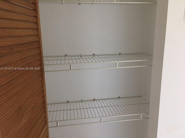 На продажу: $169,900 (2 спален, 1 ванн, 803 Квадратных фут)