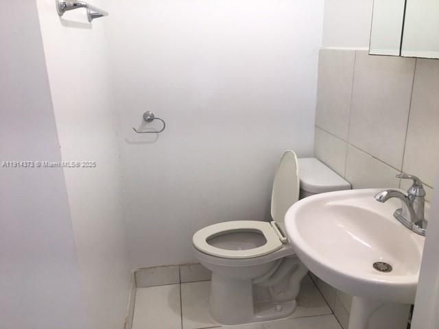 На продажу: $169,900 (2 спален, 1 ванн, 803 Квадратных фут)