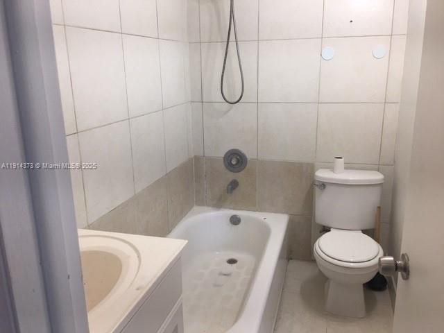 На продажу: $169,900 (2 спален, 1 ванн, 803 Квадратных фут)