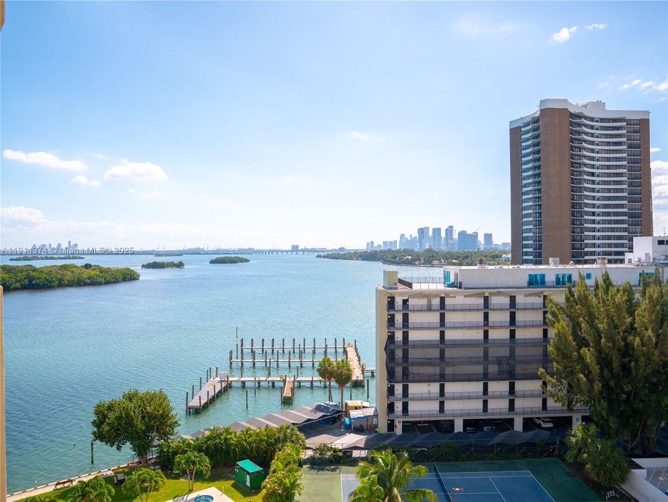 Под контрактом: $3,000 (2 спален, 2 ванн, 1104 Квадратных фут)