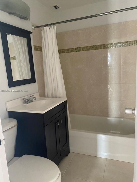 Под контрактом: $3,000 (2 спален, 2 ванн, 1104 Квадратных фут)