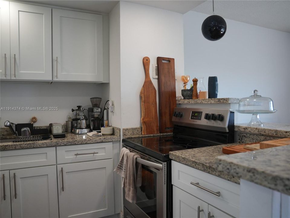 Под контрактом: $3,000 (2 спален, 2 ванн, 1104 Квадратных фут)