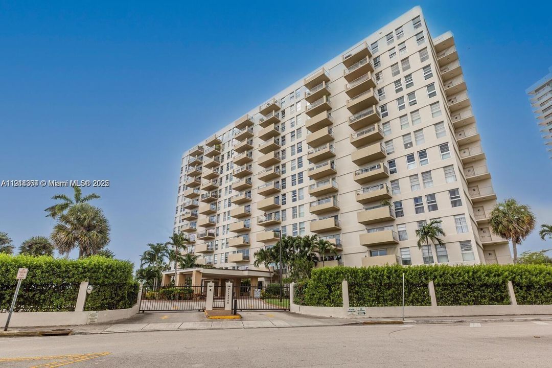 Под контрактом: $3,000 (2 спален, 2 ванн, 1104 Квадратных фут)