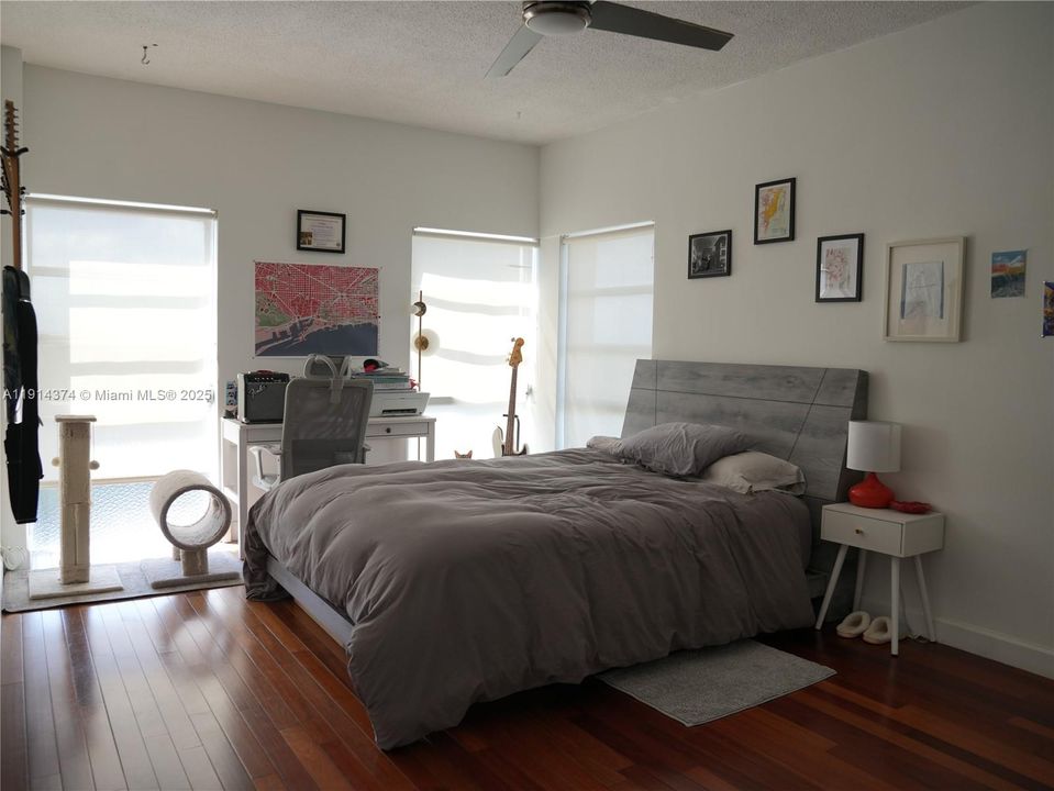 Под контрактом: $3,000 (2 спален, 2 ванн, 1104 Квадратных фут)