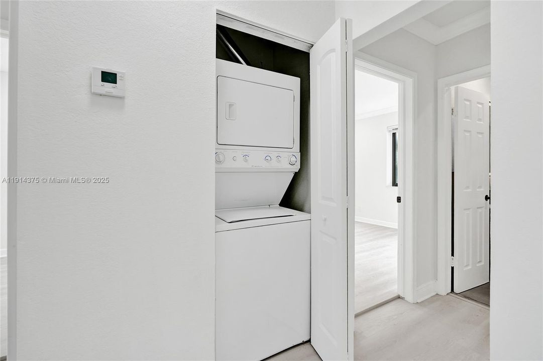 Под контрактом: $2,750 (3 спален, 1 ванн, 1100 Квадратных фут)