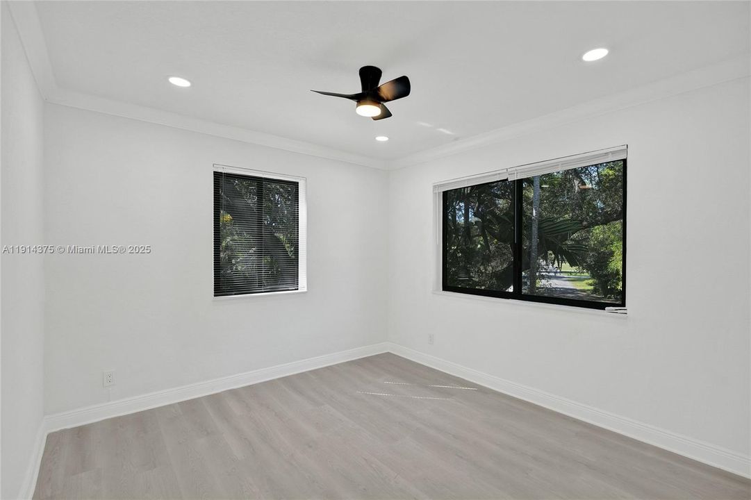 Под контрактом: $2,750 (3 спален, 1 ванн, 1100 Квадратных фут)