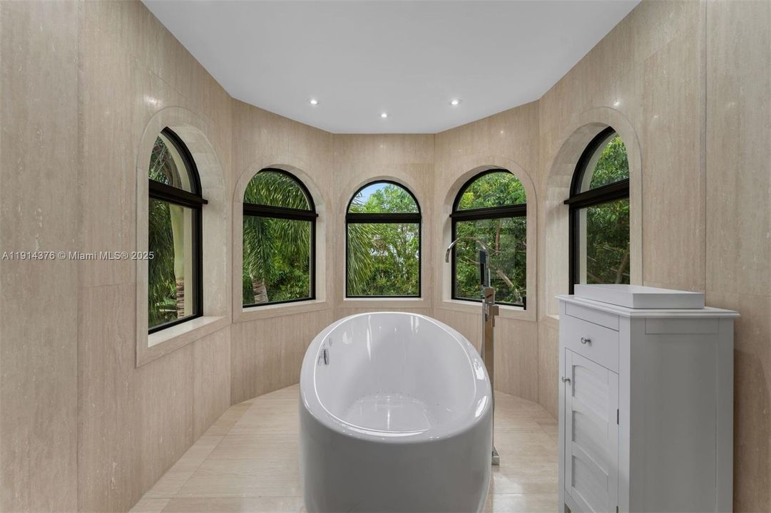 For Sale: $8,925,000 (6 beds, 6 baths, 5275 Square Feet)