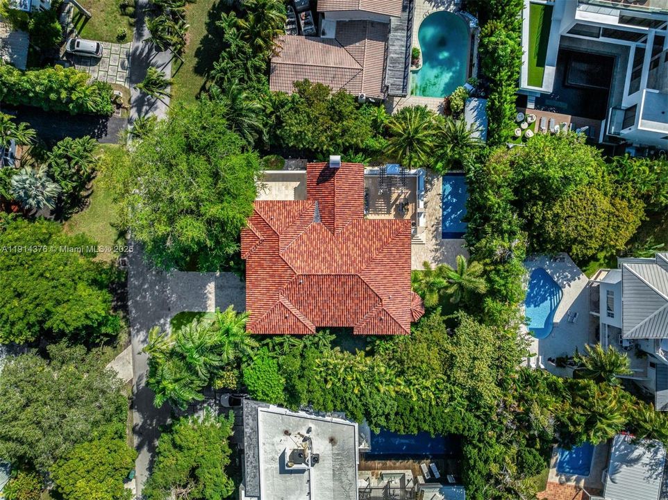 For Sale: $8,925,000 (6 beds, 6 baths, 5275 Square Feet)