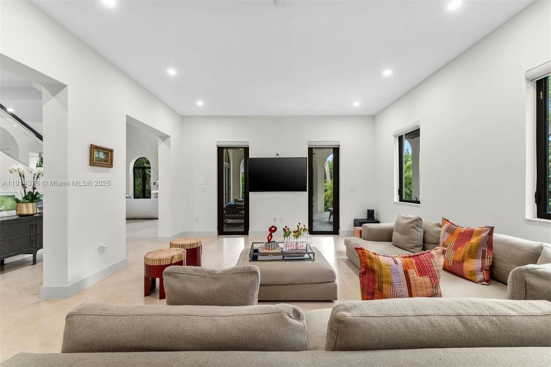 For Sale: $8,925,000 (6 beds, 6 baths, 5275 Square Feet)