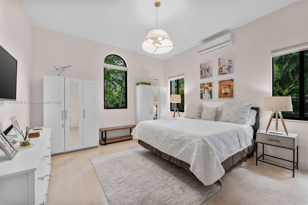 For Sale: $8,925,000 (6 beds, 6 baths, 5275 Square Feet)