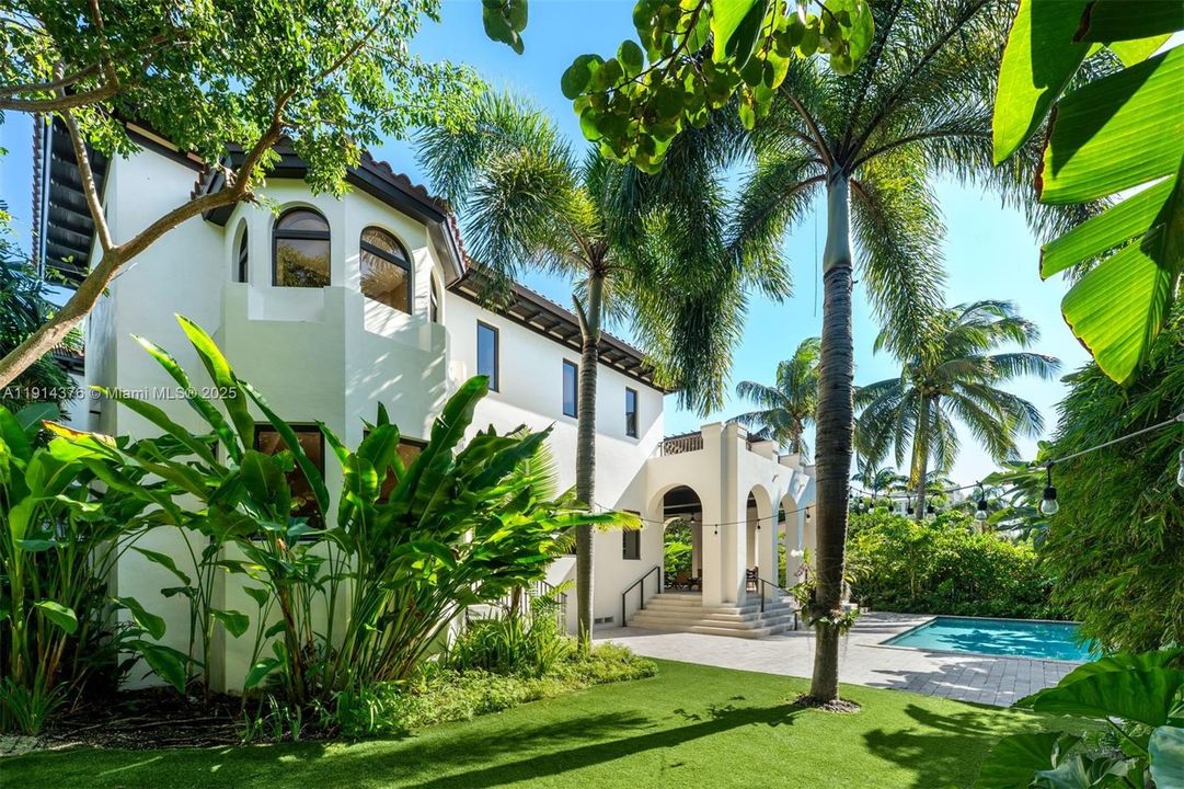 For Sale: $8,925,000 (6 beds, 6 baths, 5275 Square Feet)