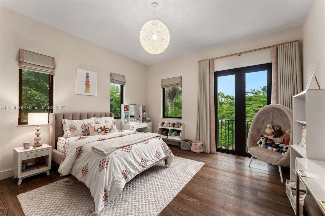 For Sale: $8,925,000 (6 beds, 6 baths, 5275 Square Feet)