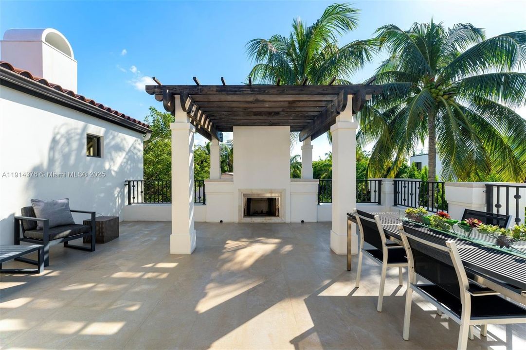 For Sale: $8,925,000 (6 beds, 6 baths, 5275 Square Feet)