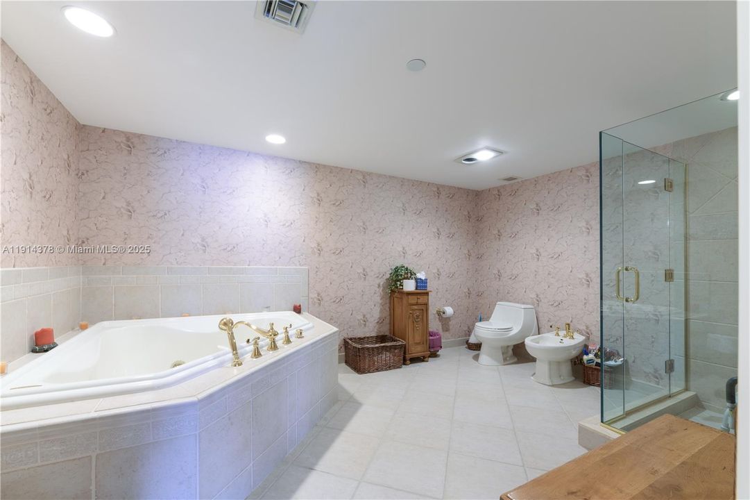 En Venta: $2,700,000 (3 camas, 2 baños, 2358 Pies cuadrados)