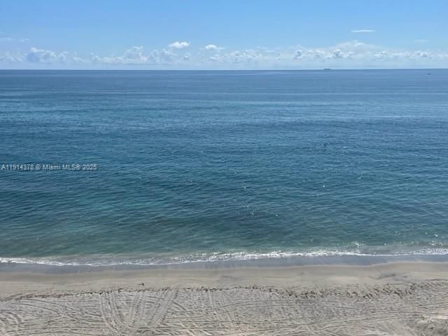 En Venta: $2,700,000 (3 camas, 2 baños, 2358 Pies cuadrados)