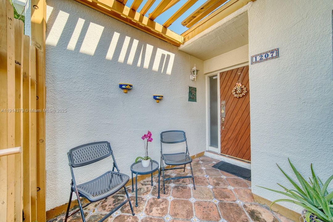 На продажу: $470,000 (2 спален, 2 ванн, 1458 Квадратных фут)