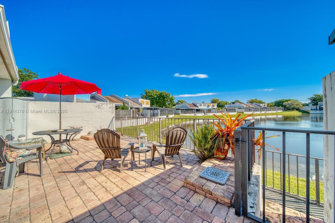 На продажу: $470,000 (2 спален, 2 ванн, 1458 Квадратных фут)