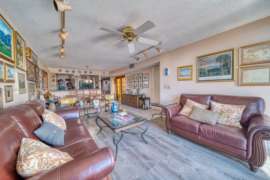 На продажу: $470,000 (2 спален, 2 ванн, 1458 Квадратных фут)