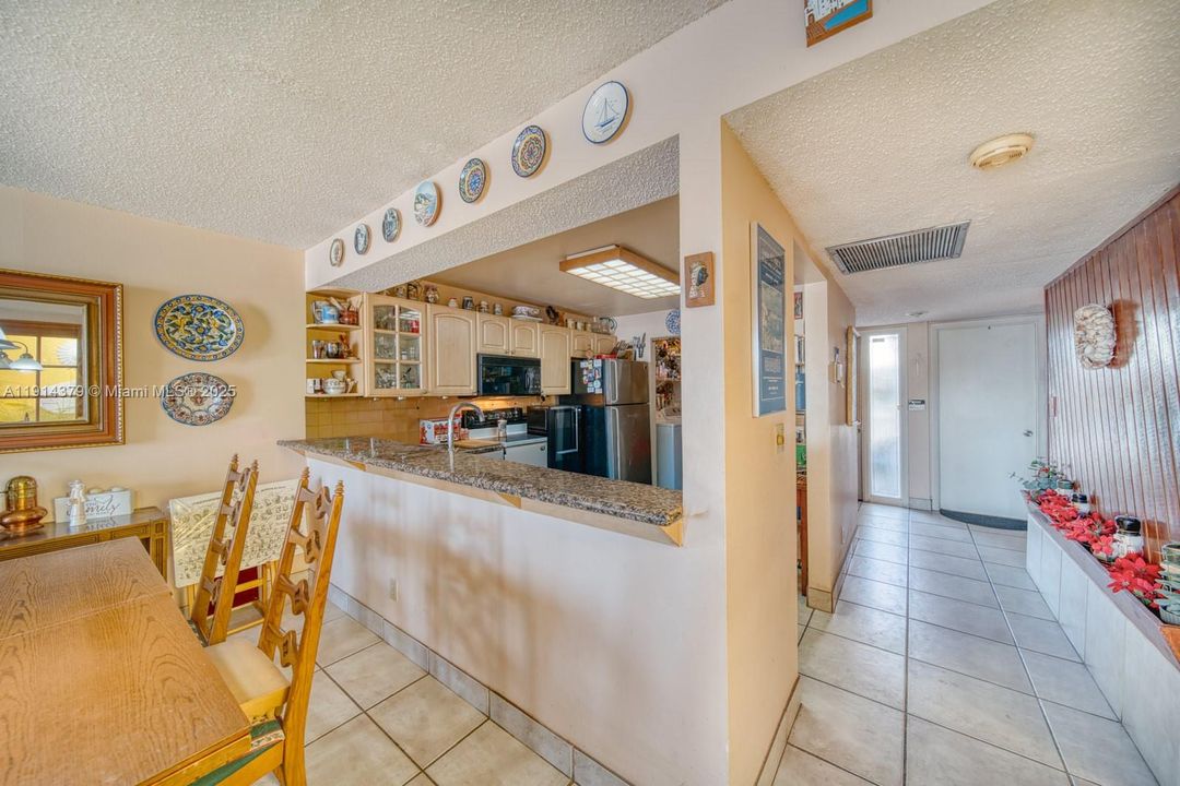 На продажу: $470,000 (2 спален, 2 ванн, 1458 Квадратных фут)