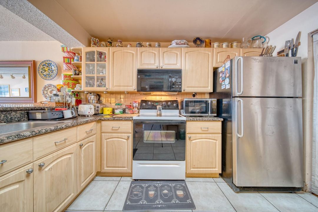 На продажу: $470,000 (2 спален, 2 ванн, 1458 Квадратных фут)