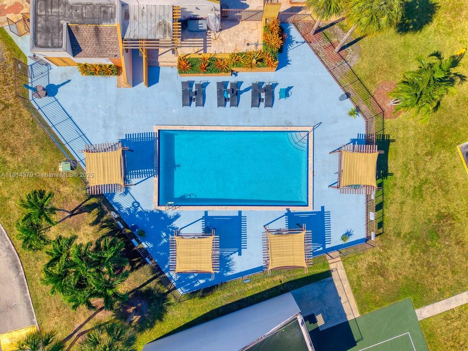 На продажу: $470,000 (2 спален, 2 ванн, 1458 Квадратных фут)