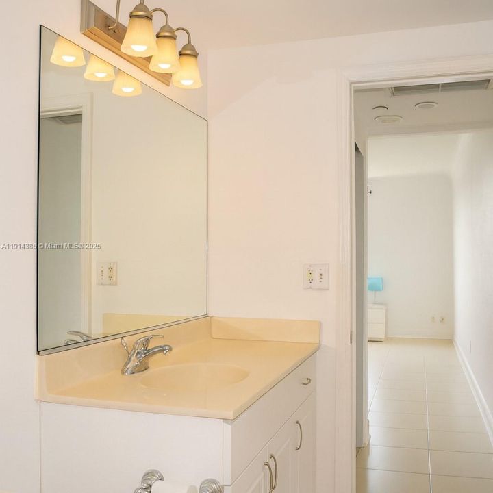 En Venta: $220,000 (0 camas, 1 baños, 594 Pies cuadrados)