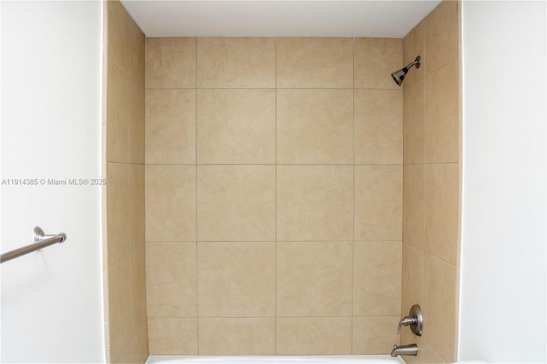 En Venta: $220,000 (0 camas, 1 baños, 594 Pies cuadrados)