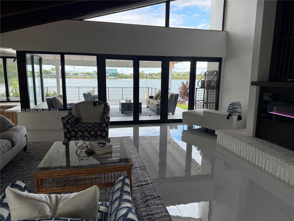 For Rent: $15,000 (5 beds, 4 baths, 4084 Square Feet)