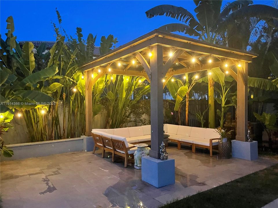 For Rent: $15,000 (5 beds, 4 baths, 4084 Square Feet)