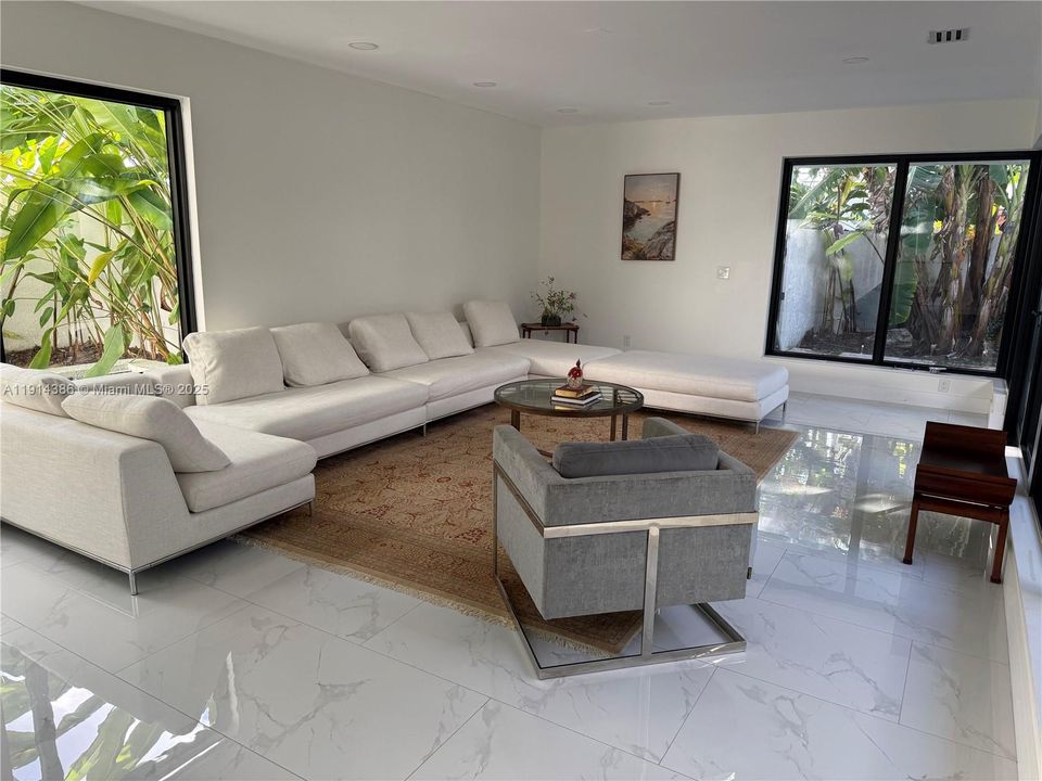 For Rent: $15,000 (5 beds, 4 baths, 4084 Square Feet)