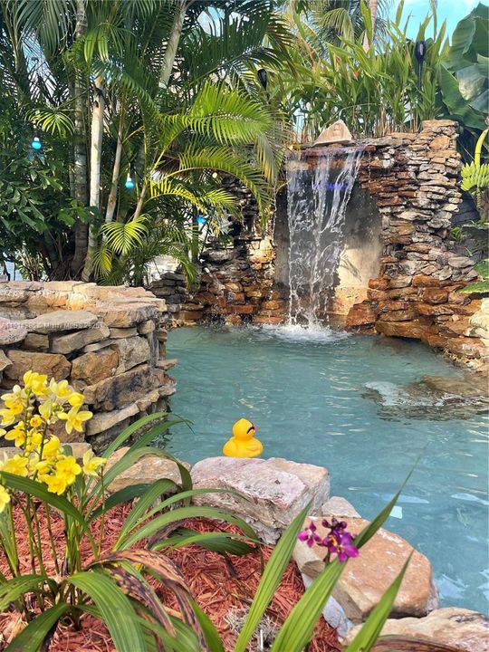 For Rent: $15,000 (5 beds, 4 baths, 4084 Square Feet)