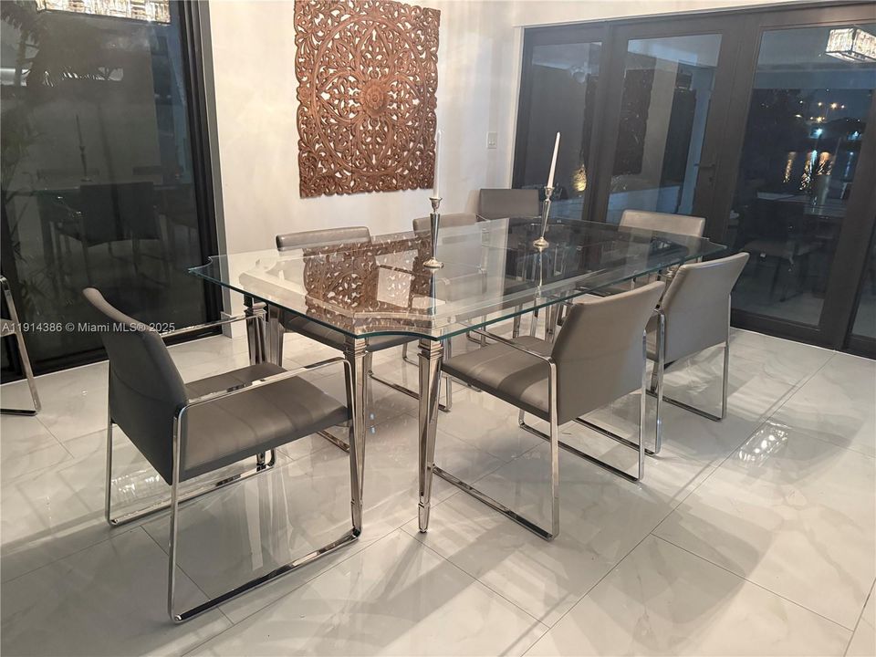 For Rent: $15,000 (5 beds, 4 baths, 4084 Square Feet)