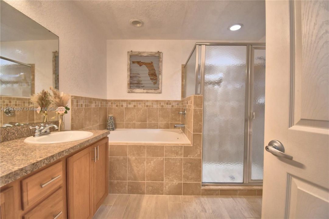 待售: $389,000 (4 贝兹, 2 浴室, 1749 平方英尺)