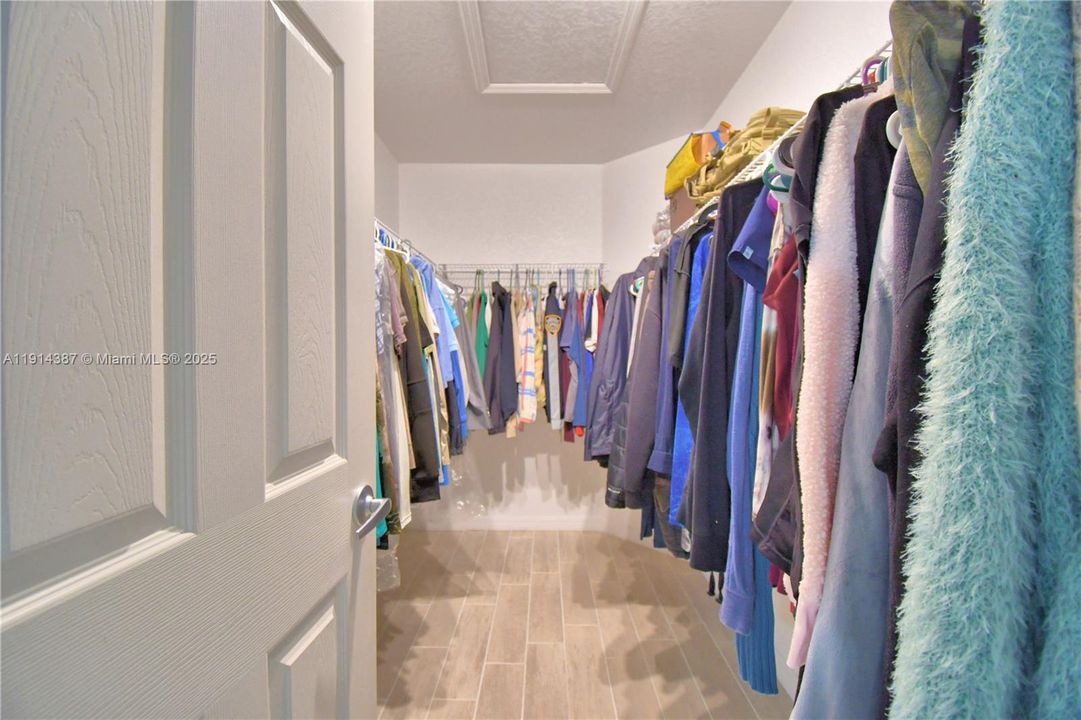 待售: $389,000 (4 贝兹, 2 浴室, 1749 平方英尺)