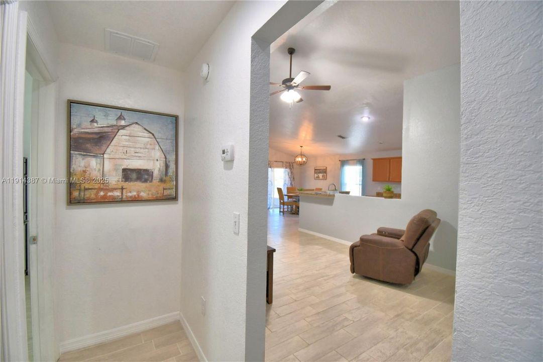 待售: $389,000 (4 贝兹, 2 浴室, 1749 平方英尺)